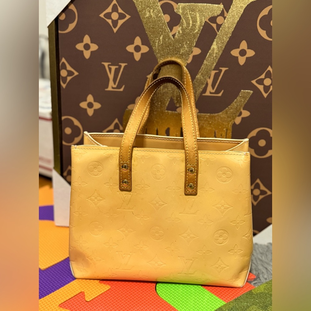Authentic Louis Vuitton vernis reade handbag